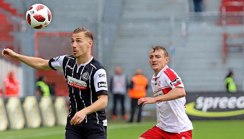 Ein Foto aus Drittliga-Zeiten mit dem VfR Aalen: Mattia Trianni (links) im Duell mit Daniel Bohl von Energie Cottbus. Danach ging es f&uuml;r den Heilbronner in die USA, nun ist er beim Viertligisten Delmenhorst gelandet.
Foto: imago images /Steffen Beyer