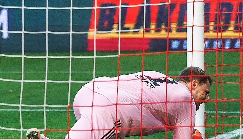 Damit hatte auch Manuel Neuer zunächst nicht gerechnet. Damit hatte auch Manuel Neuer zunächst nicht gerechnet.