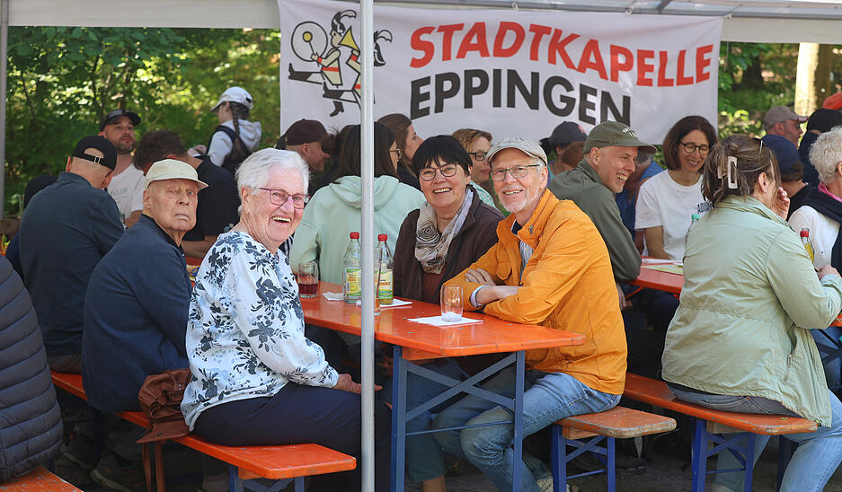 Familien und Gruppen nutzen den 1. Mai f&uuml;r gemeinsame Ausfl&uuml;ge ins Gr&uuml;ne.