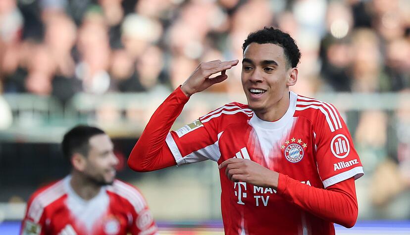 Strahlend auf St. Pauli: Jamal Musiala jubelt nach seinem Kopfballtor.