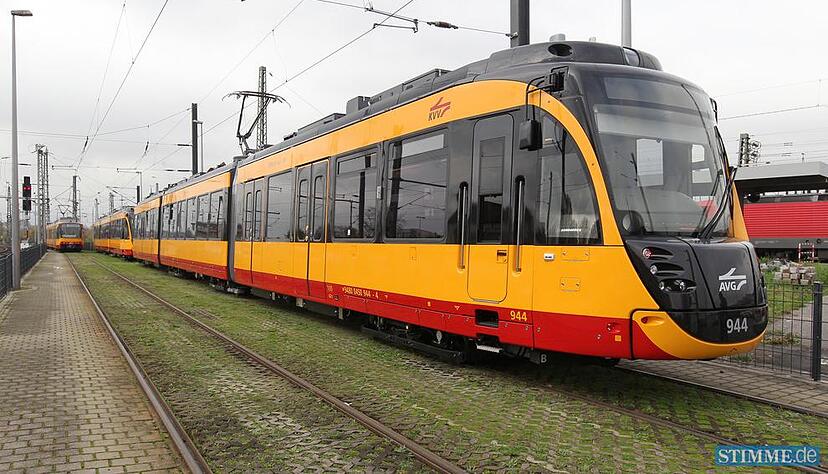Nach wie vor fehlt die Zulassung des Eisenbahnbundesamts f&uuml;r den Betrieb der Stadtbahnwagen auf DB-Strecken.