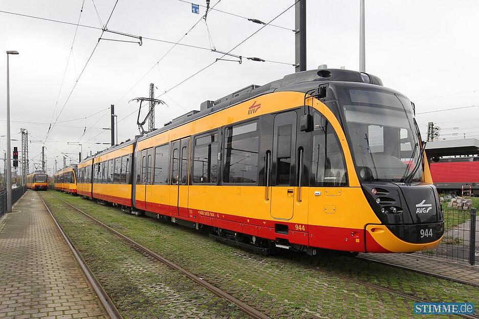 Nach wie vor fehlt die Zulassung des Eisenbahnbundesamts f&uuml;r den Betrieb der Stadtbahnwagen auf DB-Strecken.