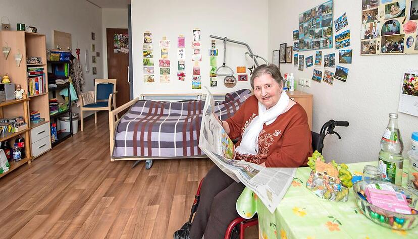 Ute Kiefer (82) sch&auml;tzt es sehr, im B&ouml;ckinger Haus am See ein Zimmer f&uuml;r sich alleine zu haben. In diesem Pflegezentrum der Evangelischen Heimstiftung gibt es ausschlie&szlig;lich Einzelzimmer.Foto: Mario Berger
