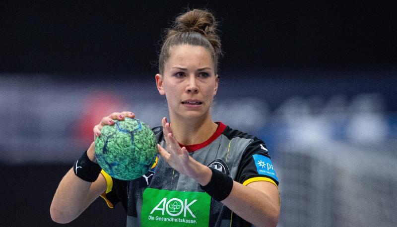 Handball-Nationalspielerin Emily Bölk absolviert derzeit nur ein individuelles Trainingsprogramm. Handball-Nationalspielerin Emily Bölk absolviert derzeit nur ein individuelles Trainingsprogramm.