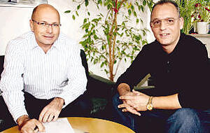 Im Business-Center: Geschäftsführer Alexander Altvater (rechts) und Marketingleiter Jürgen Bender. Geschäftsführer Lindenthal lebt in Spanien. Im Business-Center: Geschäftsführer Alexander Altvater (rechts) und Marketingleiter Jürgen Bender. Geschäftsführer Lindenthal lebt in Spanien.