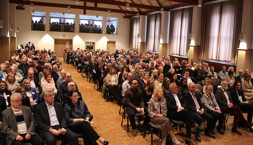 Voll besetzt mit rund 340 G&auml;sten ist die Stadthalle am vergangenen Sonntagmorgen beim B&uuml;rgerempfang.