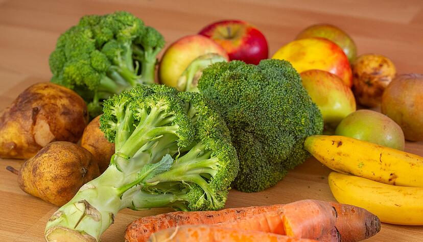 Noch immer landen in Deutschland viele Lebensmittel im Hausm&uuml;ll, auch wenn sie zum Teil noch zu essen w&auml;ren. (Symbolbild)