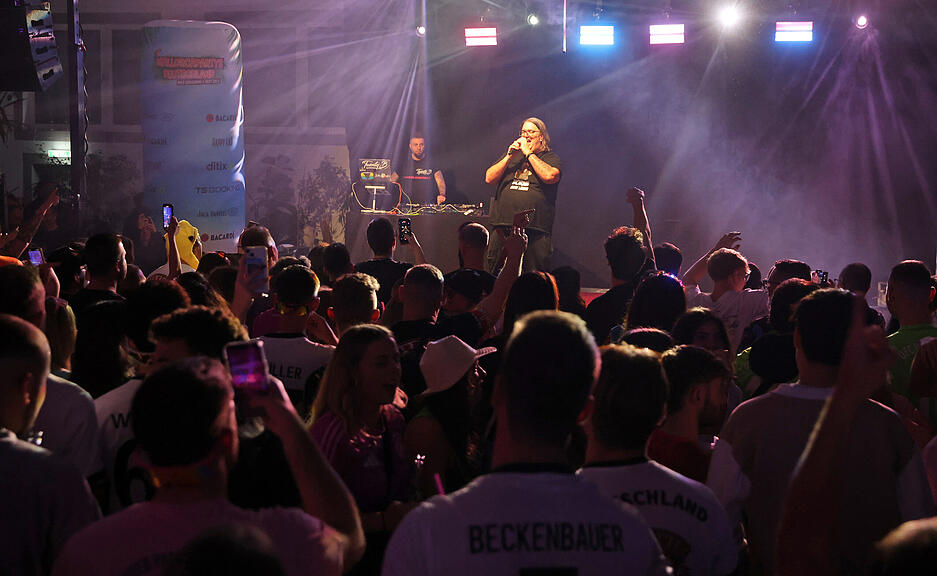 Malle-Feeling und gute Laune: Zahlreiche Gäste strömten zur Mallorca-Party in Langenbrettach. Malle-Feeling und gute Laune: Zahlreiche Gäste strömten zur Mallorca-Party in Langenbrettach.