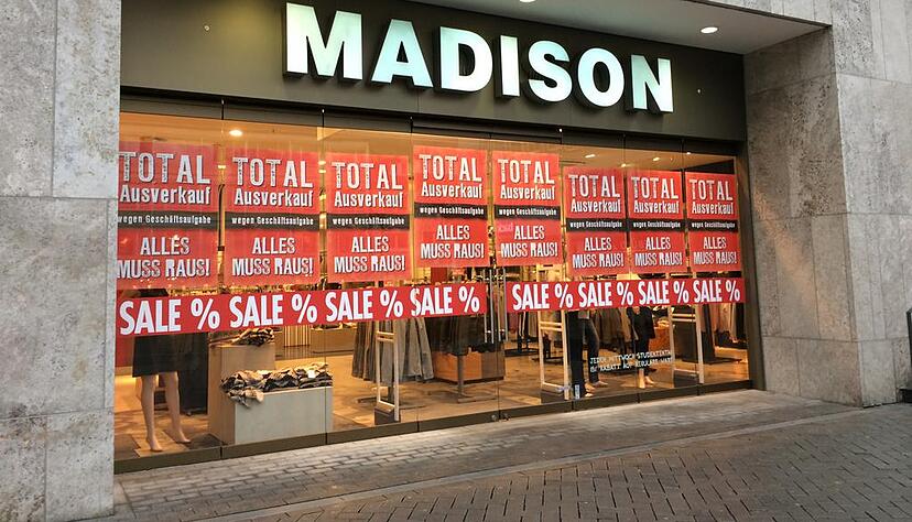 Bei Madison l&auml;uft der R&auml;umungsverkauf. Foto: Milva Kl&ouml;ppel