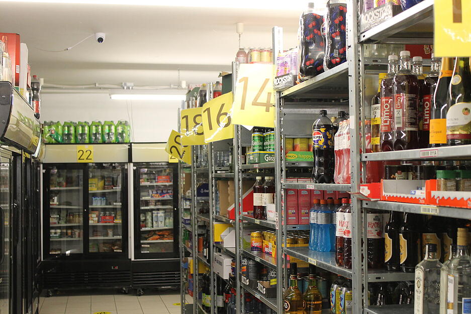 Ähnlich wie im Supermarkt, nur anders sortiert und weniger hübsch. Ähnlich wie im Supermarkt, nur anders sortiert und weniger hübsch.