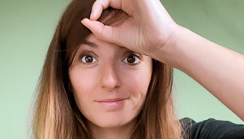 Als Handzeichen kann eine Geb&auml;rde viel bedeuten. Wird etwa die Geste f&uuml;r "gut" an die Stirn gehalten und die passende Mundbewegung dazu gemacht, bedeutet sie "keine Ahnung". Foto: privat