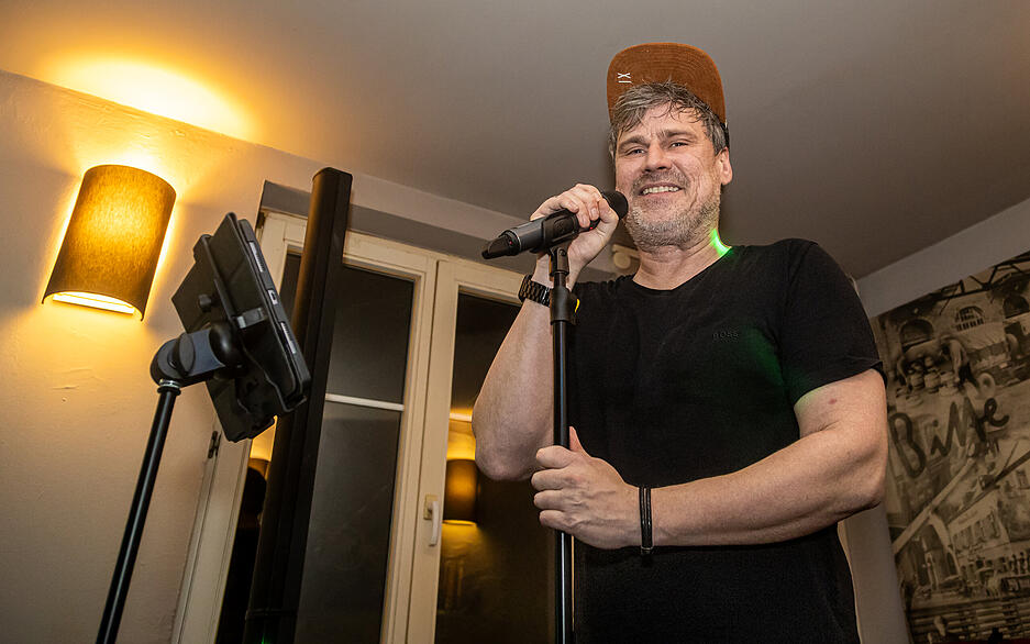 Robin Henderson sorgt für Partystimmung. Bei der Live-Nacht in Heilbronn waren insgesamt neun Locations dabei. Robin Henderson sorgt für Partystimmung. Bei der Live-Nacht in Heilbronn waren insgesamt neun Locations dabei.