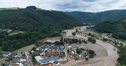 Mit dem Klimawandel nimmt Extremwetter zu. Architekten, der Städtetag und die Baubranche fordern nun, Städte und Infrastruktur gegen den Klimawandel zu rüsten.