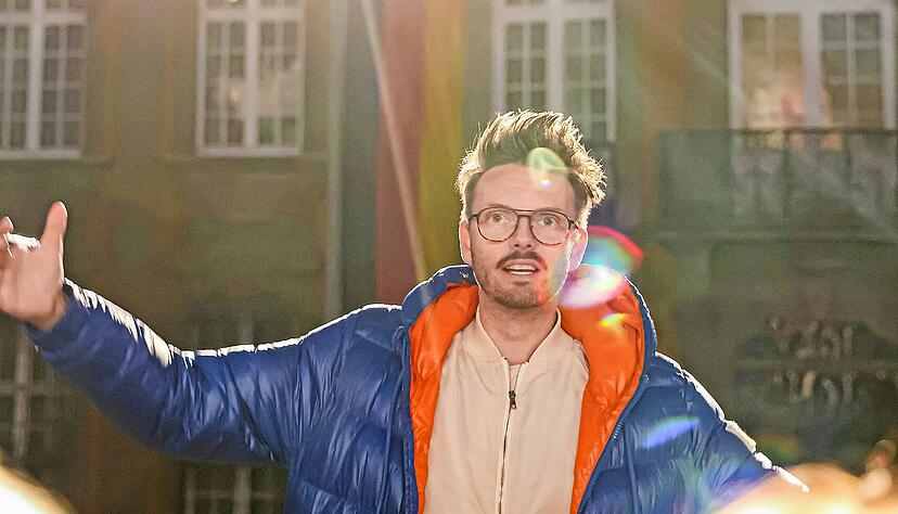 Wer entscheidet, was gut ist und was böse? Philipp Moschitz bei der nächtlichen Lichtprobe in Hall. Wer entscheidet, was gut ist und was böse? Philipp Moschitz bei der nächtlichen Lichtprobe in Hall.