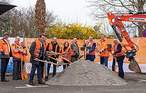 Mit einem symbolischen Spatenstich an der Frankenhalle fiel der Startschuss f&uuml;r den Glasfaserausbau in Untereisesheim und damit in der ersten Gemeinde im n&ouml;rdlichen Landkreis Heilbronn.