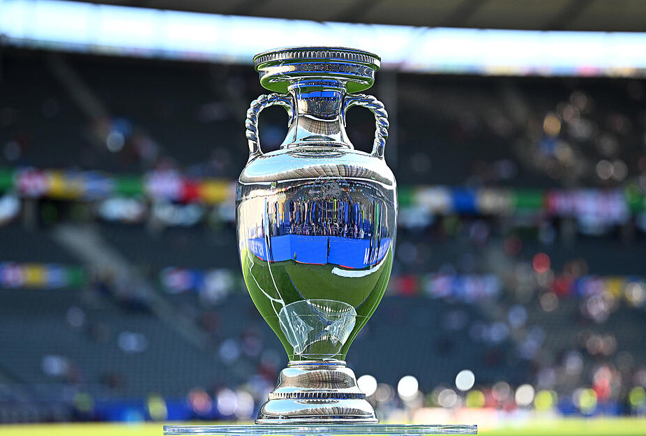 Die Trophäe, um die es im Finale zwischen Spanien und England geht. Die Trophäe, um die es im Finale zwischen Spanien und England geht.