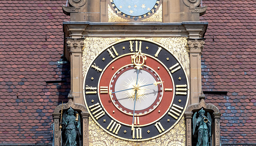 Die beweglichen Figuren der Kunstuhr am Heilbronner Rathaus machen die Zeitanzeige zu einer ganz besonderen. Die beweglichen Figuren der Kunstuhr am Heilbronner Rathaus machen die Zeitanzeige zu einer ganz besonderen.