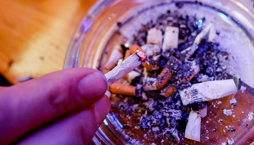 Die Vorschriften etwa gegen Zigaretten sind in Deutschland im internationalen Vergleich relativ locker (Archivbild)