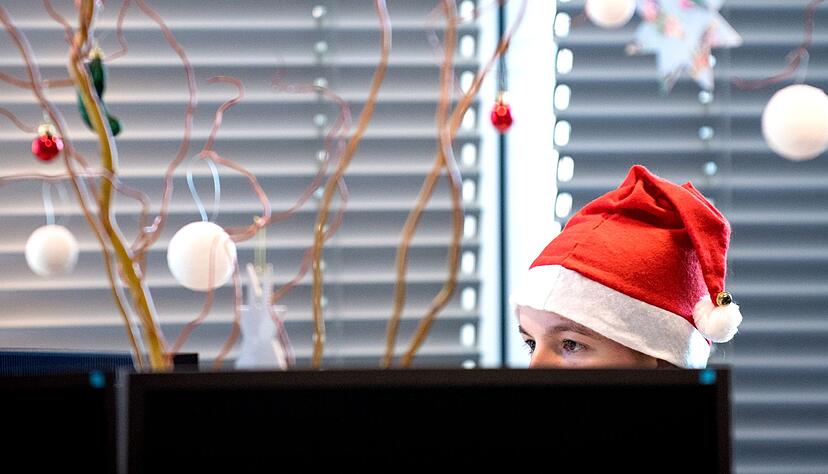Ist das Weihnachtsgeld erstmal auf dem Konto, wird die Stimmung im Büro gleich viel festlicher.