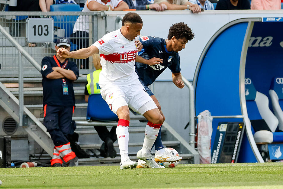 Jamie Leweling: Lange nicht zu sehen, dann mit einem Tor, das nicht z&auml;hlte. Generell kein guter Tag des Nationalspieler. Rettet seine Leistung durch den Sprint vor dem 2:3 und einem astreinen Konter. Note: 4
