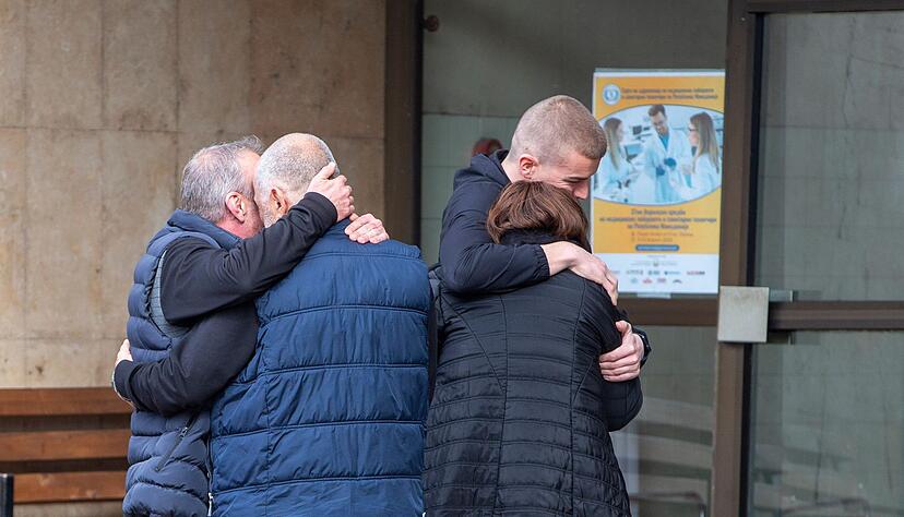 Schock und Trauer in Nordmazedonien nach der verheerenden Brandkatastrophe in der Diskothek in Kocani mit 59 Toten. Schock und Trauer in Nordmazedonien nach der verheerenden Brandkatastrophe in der Diskothek in Kocani mit 59 Toten.
