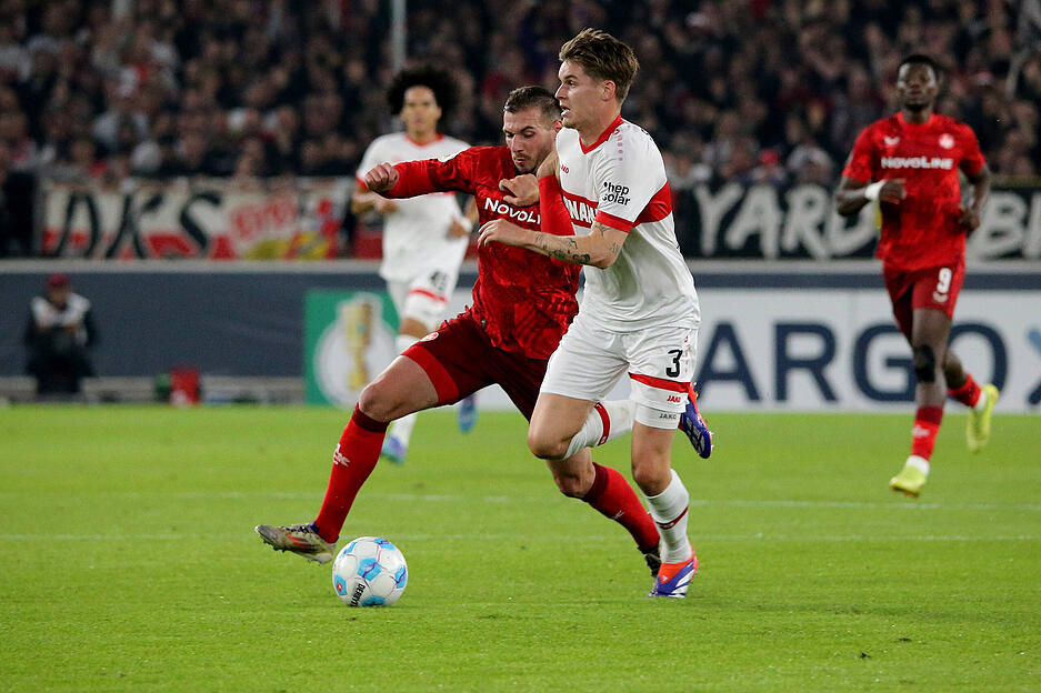 Ramon Hendriks: Zu oft wurde es in Durchgang zwei über seine Seite gefährlich. Ihm fehlt es zudem an Offensivdynamik wie Stammspieler Mittelstädt. Aber der ist eben auch DFB-Nationalspieler.  Note 4