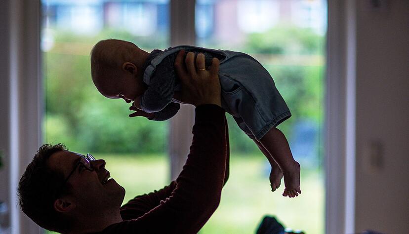 Das Leben hat verschiedene Phasen - das spiegelt sich auch im Gehirn wider. (Archivbild) Das Leben hat verschiedene Phasen - das spiegelt sich auch im Gehirn wider. (Archivbild)