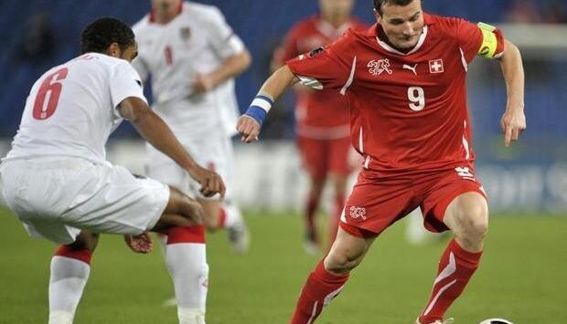 Alexander Frei (r) im EM-Qualifikationsspiel gegen Wales.