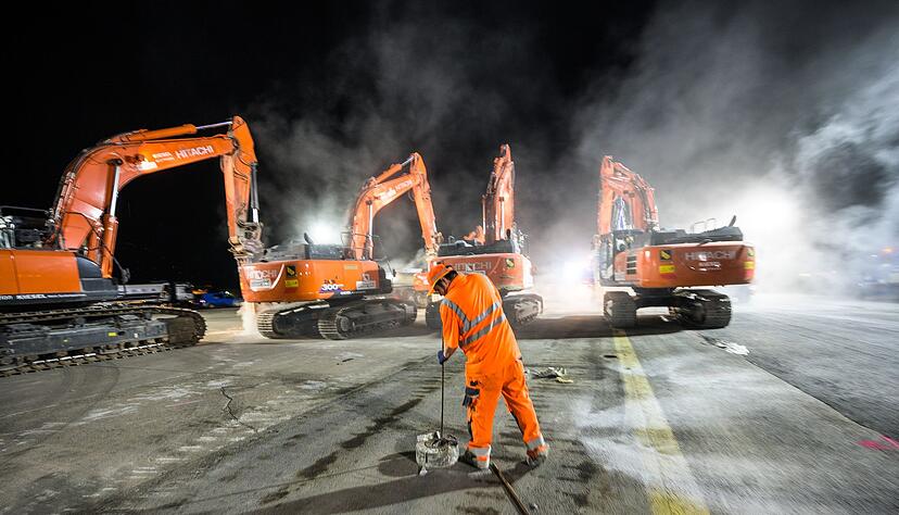 Bauarbeiten auf dem Flughafen finden oft nachts statt, wenn kein Flugbetrieb herrscht. F&uuml;r solche Nachtschichten muss der Arbeitgeber einen Ausgleich gew&auml;hren.