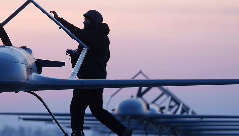 Russland will sich durch die Abschaltung des mobilen Internets an strategisch wichtigen Objekten besser vor ukrainischen Drohnenangriffen sch&uuml;tzen. (Archivbild)