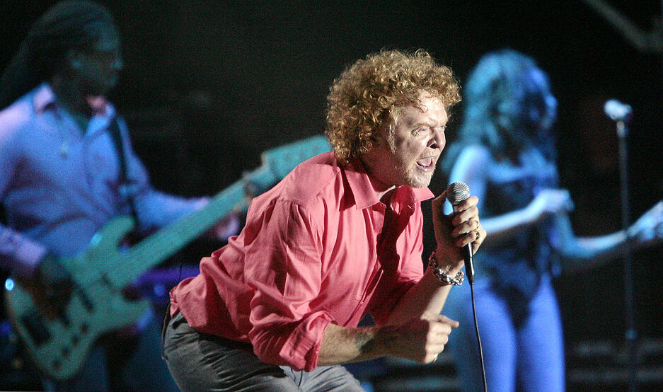 2006: 3500 Fans lauschen den großen Hits von Simply Red und Frontmann Mick Hucknall im Heilbronner Wertwiesenpark.