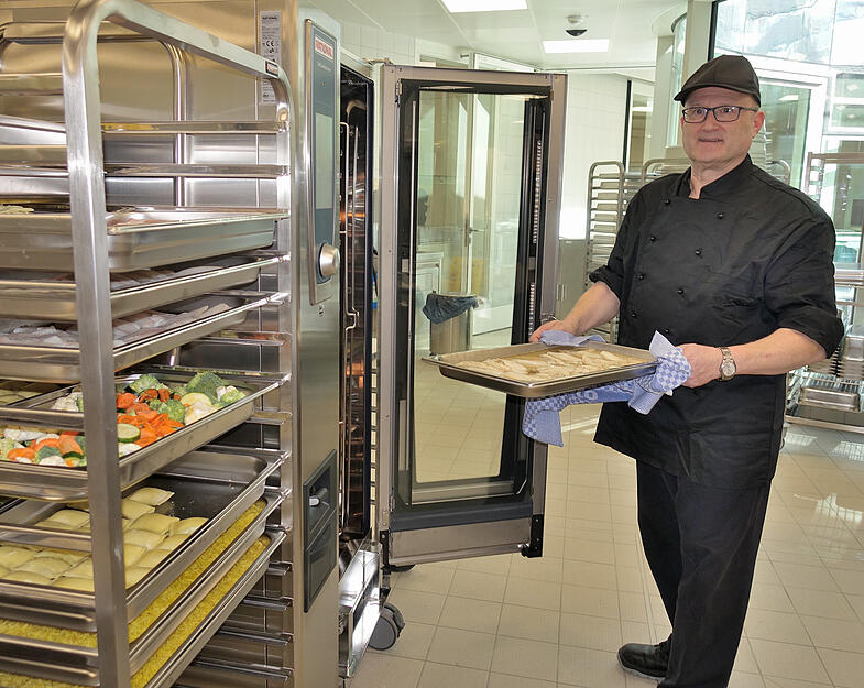 Betriebsleiter Stefan G&ouml;bel hat daf&uuml;r gesorgt, dass zum Start an diesem Montag alles fertig ist.