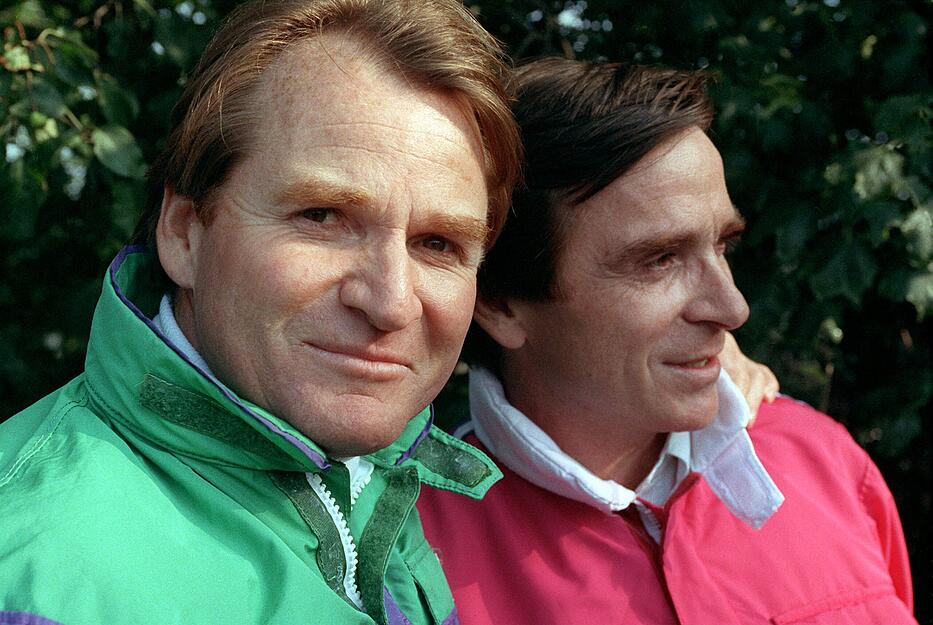 1990: Die Schauspielerbrüder Fritz (l) und Elmar Wepper.