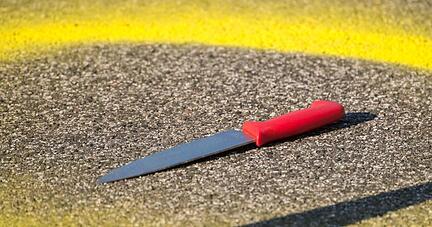 Laut einem Gesetzentwurf soll das Mitführen von Klingen in Einkaufszentren, an Bahnhöfen, Haltestellen und bei Großveranstaltungen künftig verboten werden können.