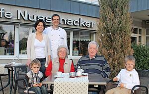 2014 wurde noch am alten Standort im Nussbaumweg 50 Jahre Café Nussknacker mit der ganzen Familie gefeiert.
Foto: Archiv/ Hachenberg