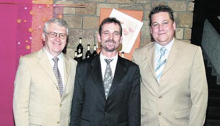 Der Gesch&auml;ftsf&uuml;hrer der Weing&auml;rtner Brackenheim, Hermann Alt mit dem Vorstandsvorsitzenden Rainer Lang und dem k&uuml;nftigen Gesch&auml;ftsf&uuml;hrer Thilo Heuft-R&ouml;ser. (von links) (Foto: Dubinyi)