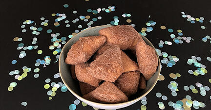 Bew&auml;hrtes Rezept: So sahen die Fastnachtsk&uuml;chle schon fr&uuml;her bei Oma aus. Dank Mamas Anleitung gelingen sie auch heute noch. Warm schmecken sie am besten.