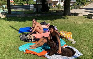 Hunde dabei: Mara-Kristin K&uuml;hnle aus Ittlingen mit Freundin Franca Barth.