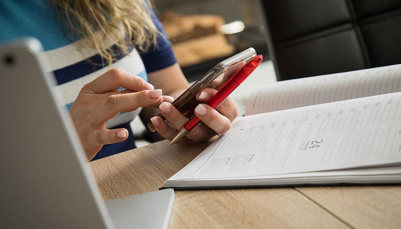 Attraktiver Nebenverdienst? Bei Stellenangeboten über Messengerdienste sollte man misstrauisch sein. Attraktiver Nebenverdienst? Bei Stellenangeboten über Messengerdienste sollte man misstrauisch sein.
