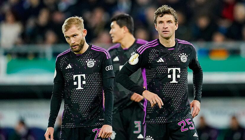 Der FC Bayern um Konrad Laimer (l) geht mit Personalsorgen in das Spitzenspiel in Dortmund.