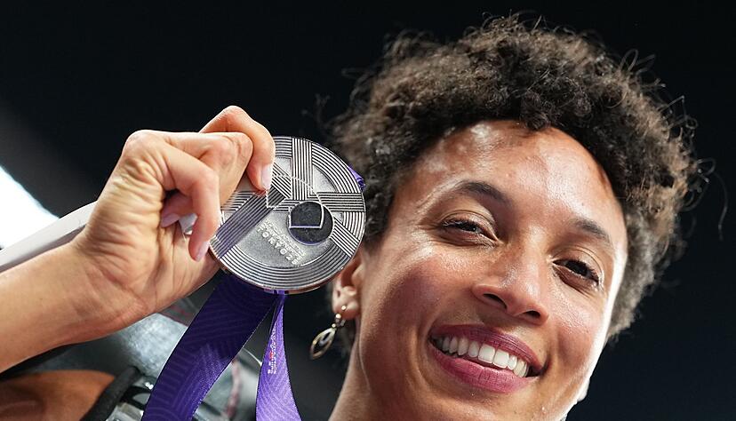 Malaika Mihambo freute sich über WM-Silber.