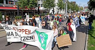 Die Bewegung Fridays for Future hat seit 2019 immer wieder zum Schulstreik aufgerufen, um auf den Klimawandel aufmerksam zu machen.