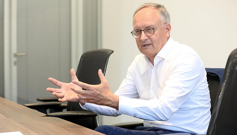 SPD-Spitzenkandidat Andreas Stoch will seine Partei bei der Landtagswahl 2026 wieder in die Regierung führen. Das Land müsse jetzt massiv in allen Bereichen Geld in die Hand nehmen. SPD-Spitzenkandidat Andreas Stoch will seine Partei bei der Landtagswahl 2026 wieder in die Regierung führen. Das Land müsse jetzt massiv in allen Bereichen Geld in die Hand nehmen.