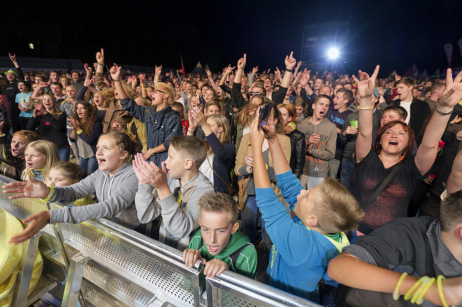 25.07.2015:  Das Haigern Live-Festival trifft mit Musik und guter Laune den Geschmack. Überdurchschnittlich viele Jugendliche feiern auf dem Berg. In diesem Jahr kommen 33 000 Festivalgäste. 25.07.2015:  Das Haigern Live-Festival trifft mit Musik und guter Laune den Geschmack. Überdurchschnittlich viele Jugendliche feiern auf dem Berg. In diesem Jahr kommen 33 000 Festivalgäste.