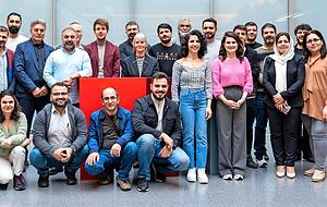 Die Psychologen und Sozialarbeiter aus den Erdbebengebieten in der Türkei und Syrien an ihrem ersten Tag am DHBW CAS in Heilbronn. Die Psychologen und Sozialarbeiter aus den Erdbebengebieten in der Türkei und Syrien an ihrem ersten Tag am DHBW CAS in Heilbronn.