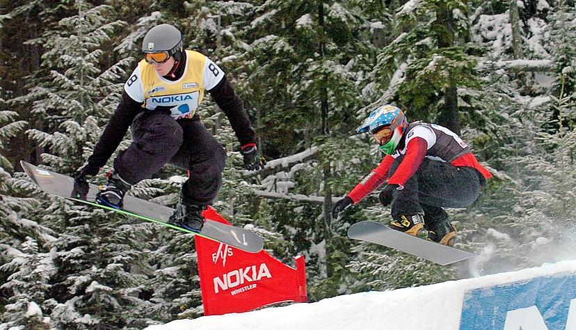 Der Oberstenfelder Michael Layer (vorne) verpasste bei der WM 2005 in Kanada im Boardercross als Viertplatzierter nur knapp eine Medaille.  Foto: dpa