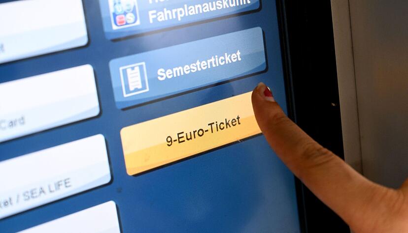Pendler, Ausflügler, Urlauber: Das 9-Euro-Ticket lohnt sich für viele Menschen.