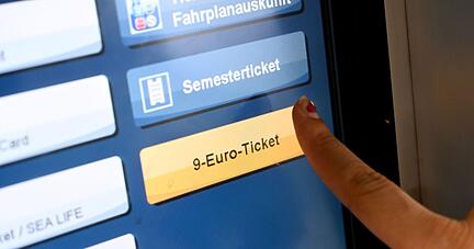 Pendler, Ausflügler, Urlauber: Das 9-Euro-Ticket lohnt sich für viele Menschen.