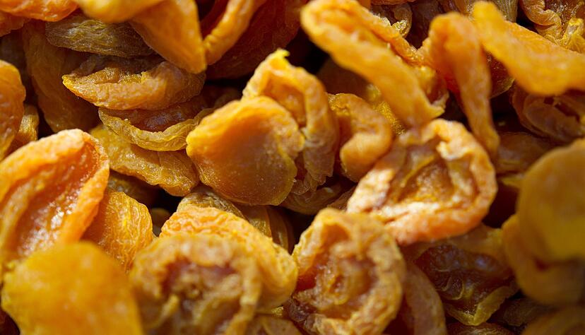 Getrocknete Fr&uuml;chte enthalten zwar viel Zucker, liefern dem K&ouml;rper aber auch Mineral- und Ballaststoffe.