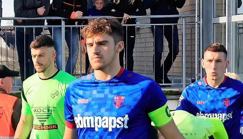 Marius Uhl geht derzeit als Kapit&auml;n beim Oberligisten FSV Hollenbach vorneweg. In der n&auml;chsten Saison w&uuml;rde er gerne weiter oben angreifen.
Foto: Marc Schmerbeck